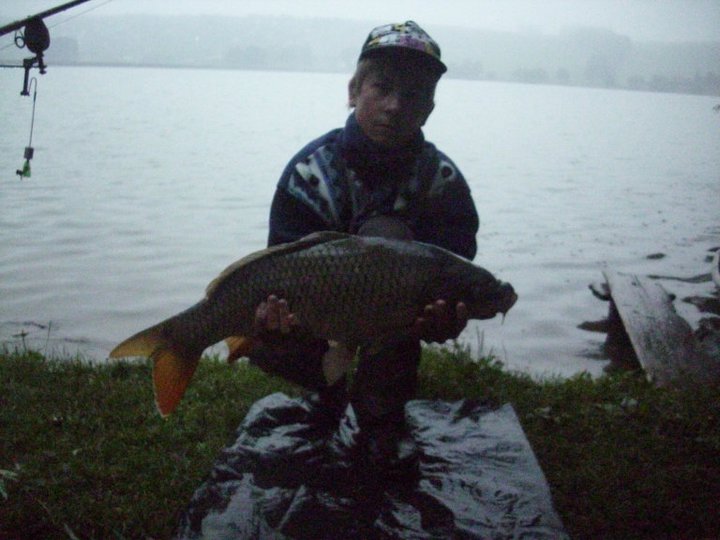 kapor 69cm boilies jetfisch jahoda (pustený)